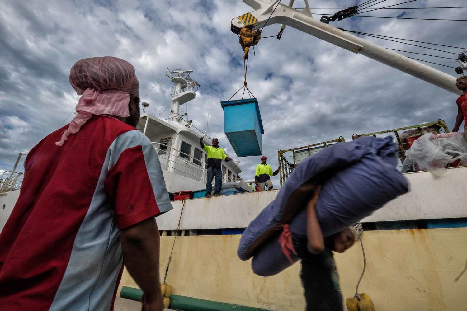 Unloading cargo at the Port of Honiara, Solomon Islands (Photo: ADB/Flickr)